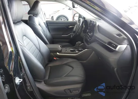 2023 Toyota Highlander Xle z USA, uszkodzony, nr VIN 5TDKDRAH8PS511517